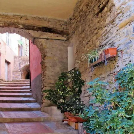 Casa Ginni Con Piscina E Giardino Nyaraló *